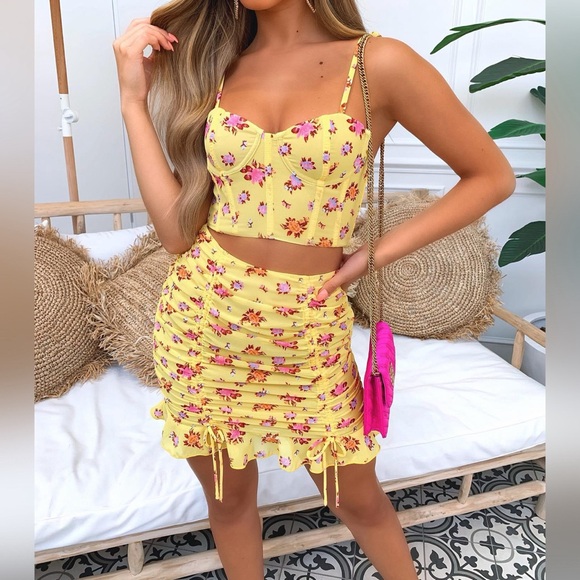 White Fox Boutique Dresses & Skirts - ✨ 3/$20 White Fox Boutique Blossom yellow floral mini skirt
